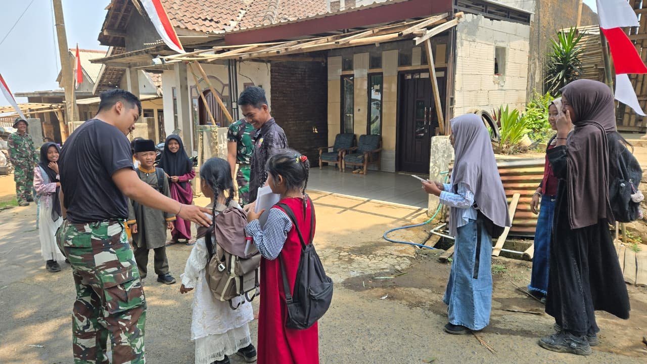 Hangatnya Interaksi Satgas TMMD dengan Anak-anak di Desa Taji